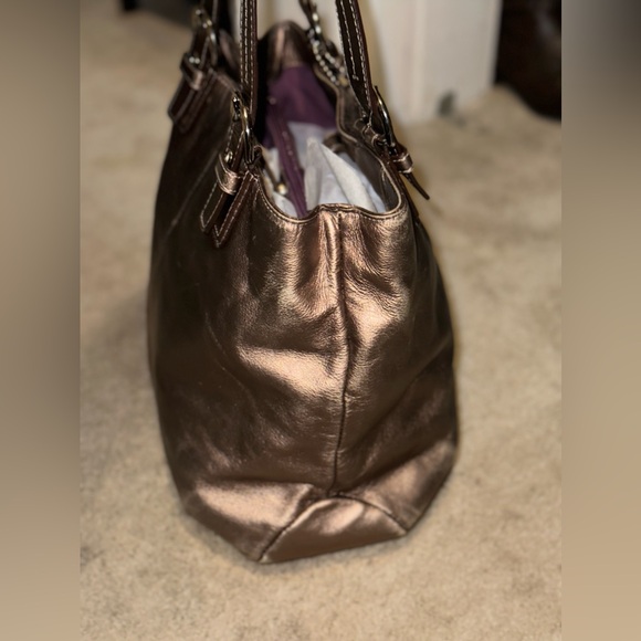 Coach Soho Leather Tote Metallic Gold Handbag/ Purse w/ purple hue &interior•EUC - Picture 5 of 9